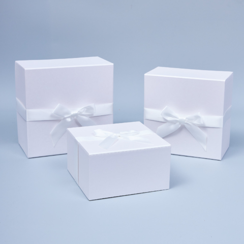 Набор коробок подарочных перламутр 3 шт 20x20x11см, 18x18x10см, 16x16x9см, белый