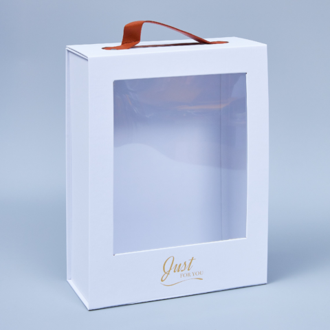 Коробка подарочная с окном 