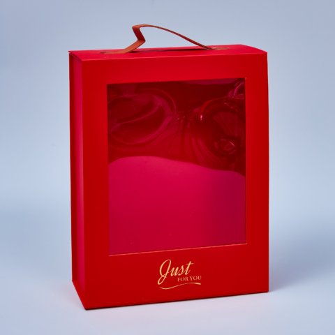 Коробка подарочная с окном 