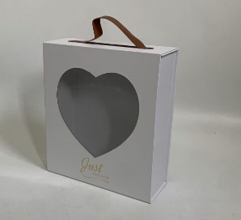 Коробка подарочная с окном 