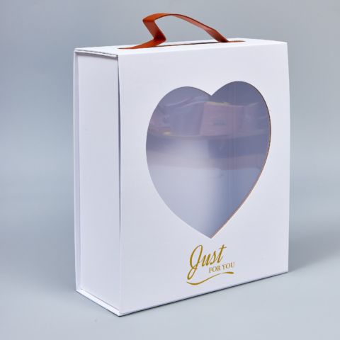 Коробка подарочная с окном 