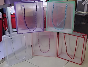 Пластиковый пакет с кантом, 22*9*25см, красный